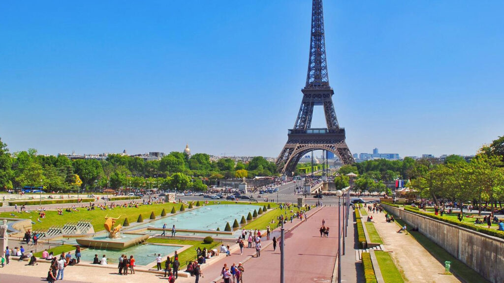 Los Mejores Destinos de Viaje por París: Torre Eiffel, Louvre y Versalles
